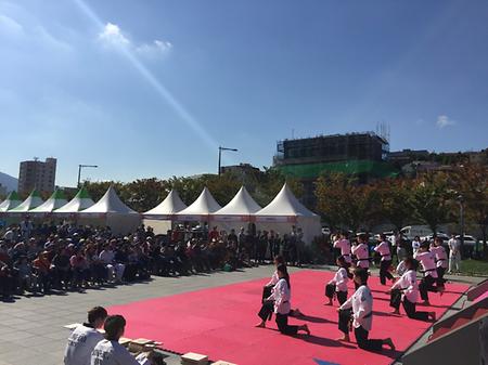 부산시 국제 교류제단 어울마당